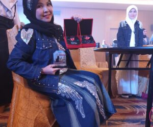 2022 - Elya - Receiving Awards